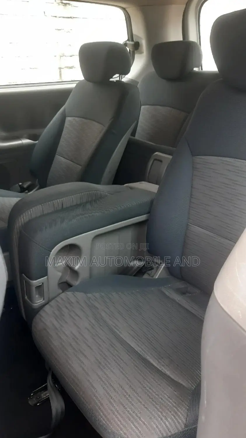 Hyundai H1 2017 White