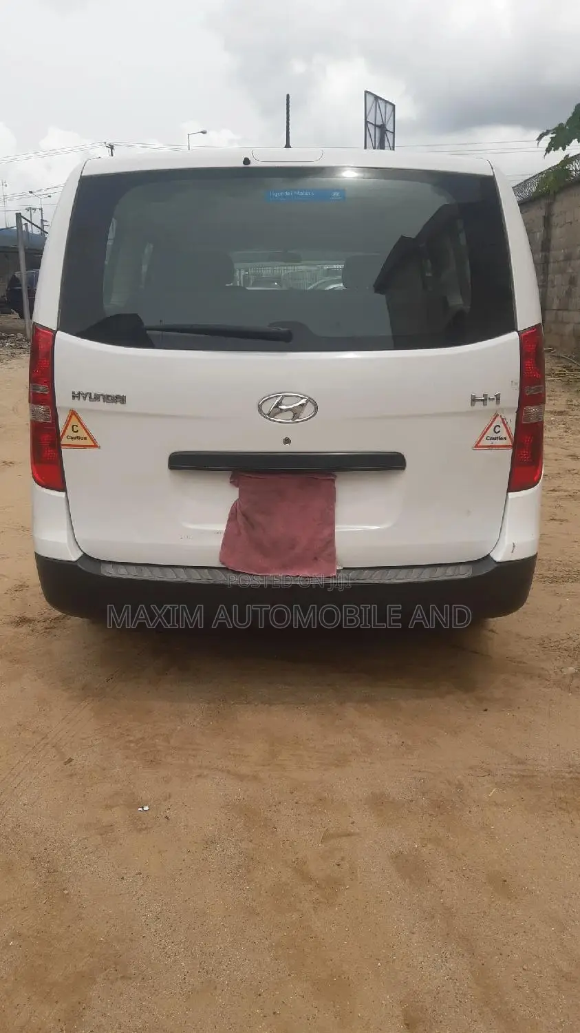 Hyundai H1 2017 White