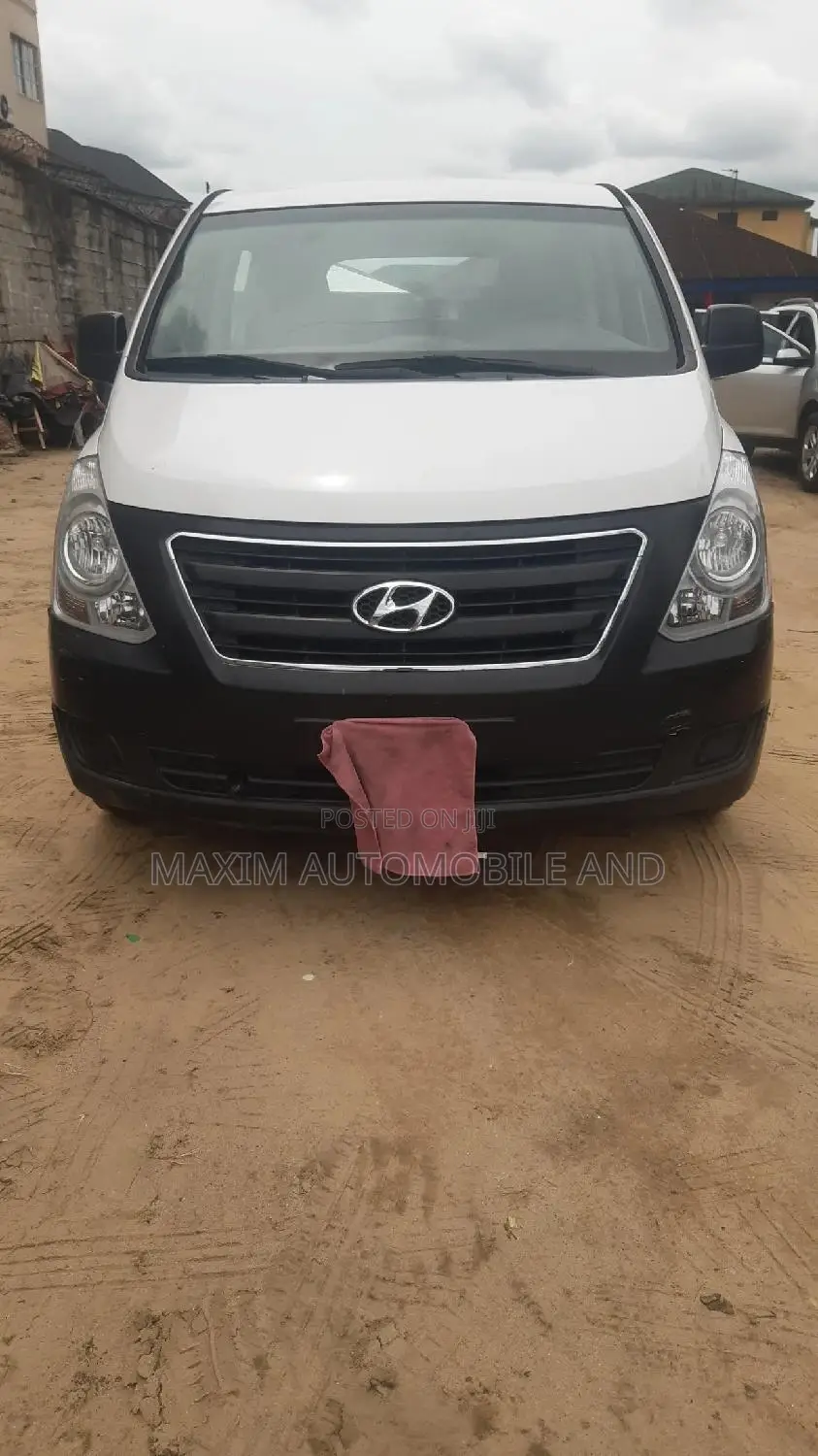 Hyundai H1 2017 White