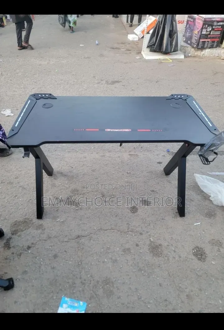Non Adjustable Gaming Table