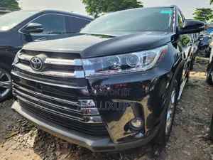 Toyota Highlander Limited Platinum 4x2 V6 (3.5L 6cyl 8A) 2017 Black