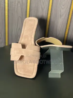 Women H Slippers Size 43