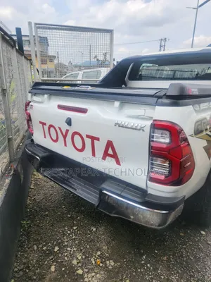 Toyota Hilux SR5 4x4 2014 White