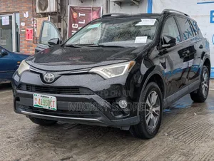 Toyota RAV4 XLE 4dr SUV AWD (2.5L 4cyl 6A) 2018 Black