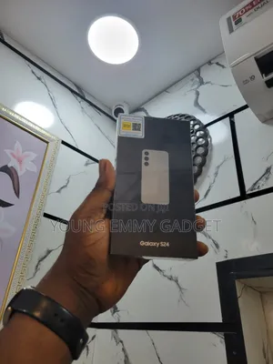 New Samsung Galaxy S24 256 GB White