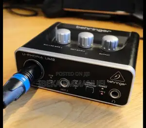 Behringer U-Phoria Um2 Usb Audio Interface