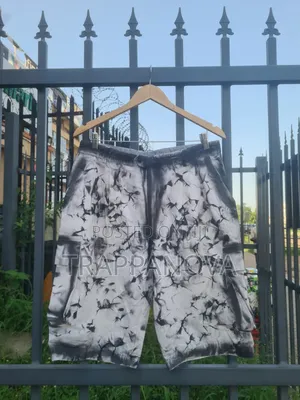Short Neaker