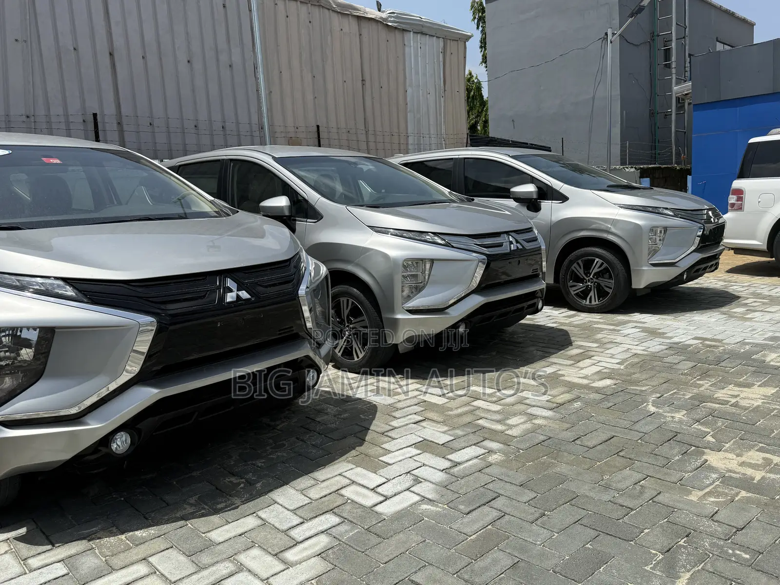 Mitsubishi Xpander Ultimate 2021 Silver