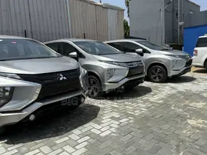 Mitsubishi Xpander Ultimate 2021 Silver