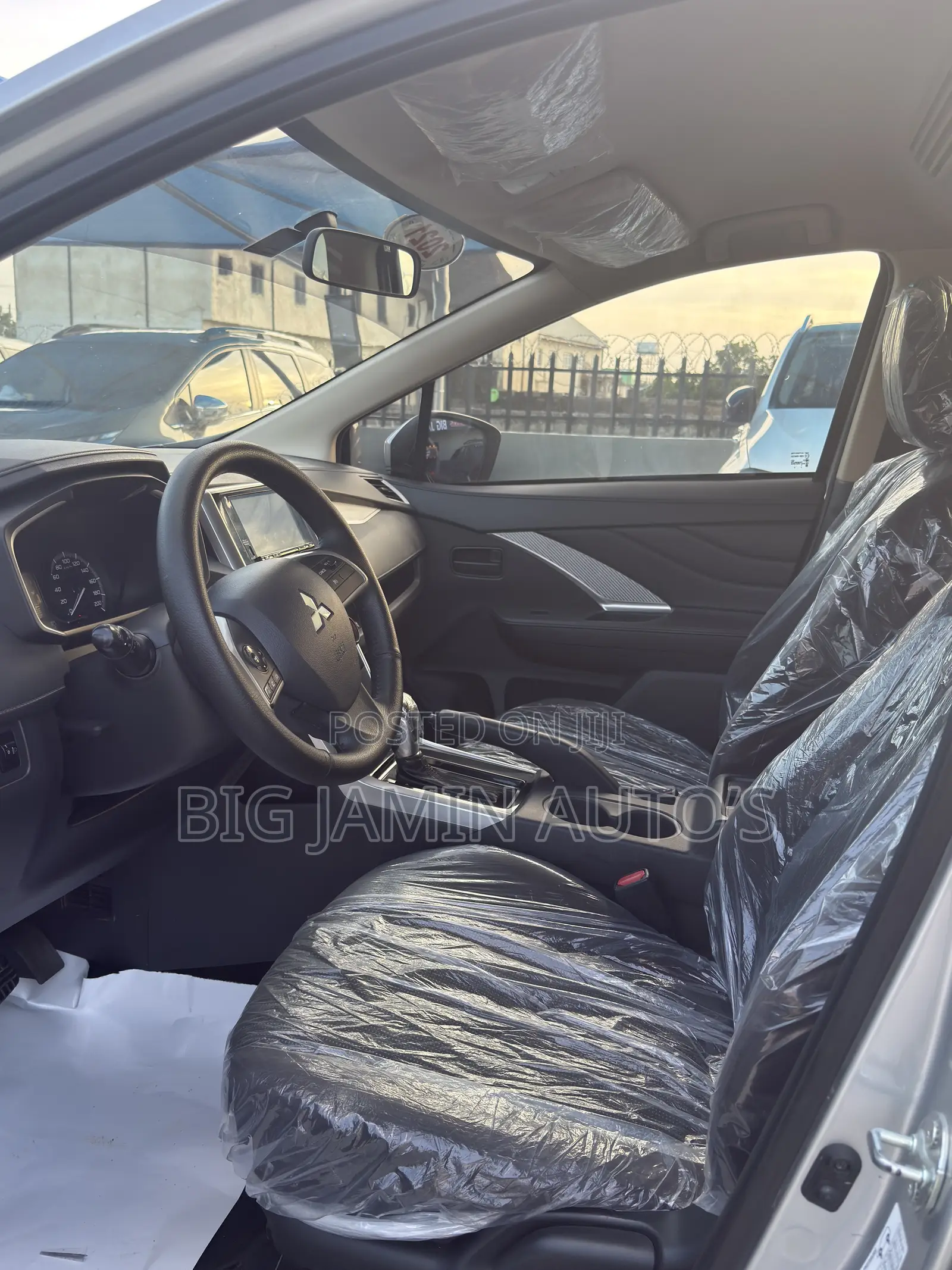 Mitsubishi Xpander Ultimate 2021 Silver