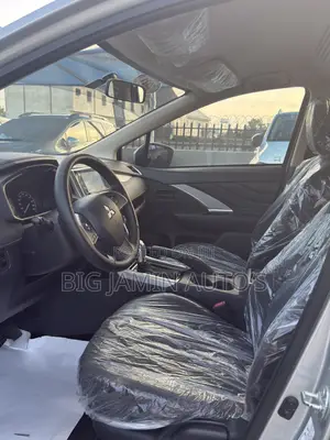 Mitsubishi Xpander Ultimate 2021 Silver
