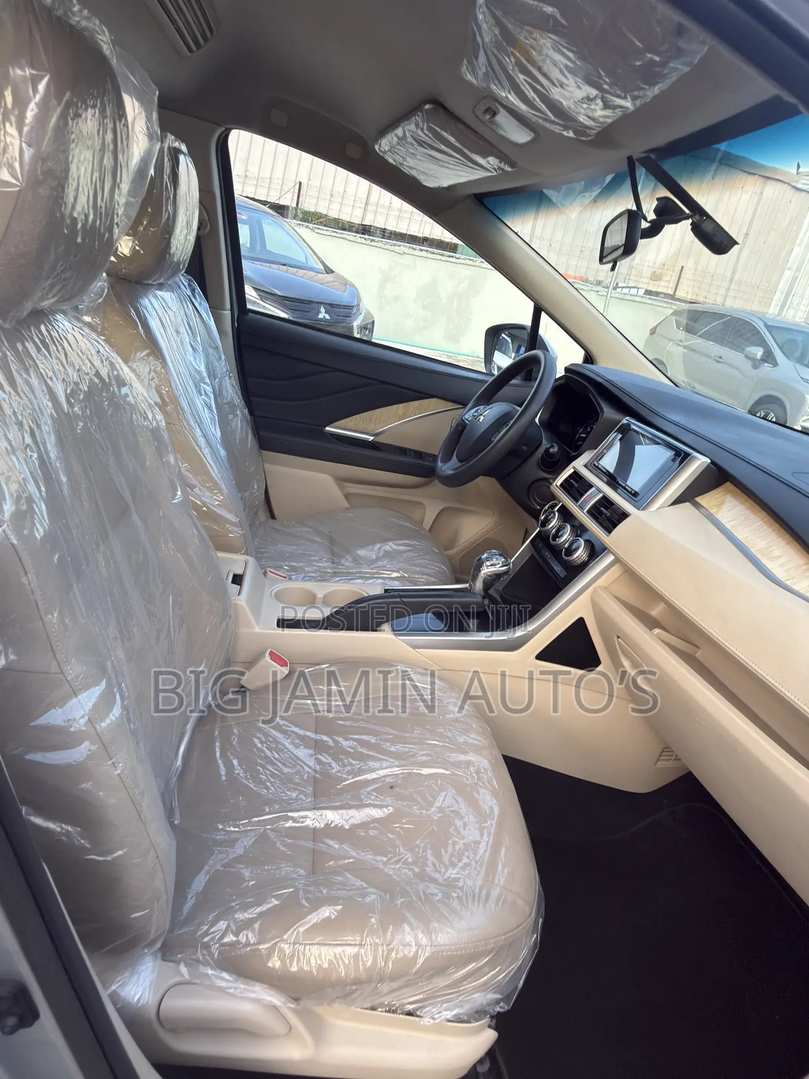 Mitsubishi Xpander Ultimate 2021 Silver