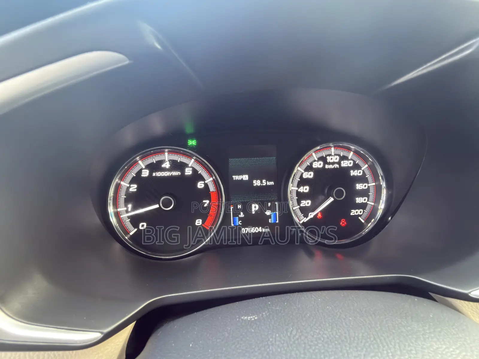 Mitsubishi Xpander Ultimate 2021 Silver