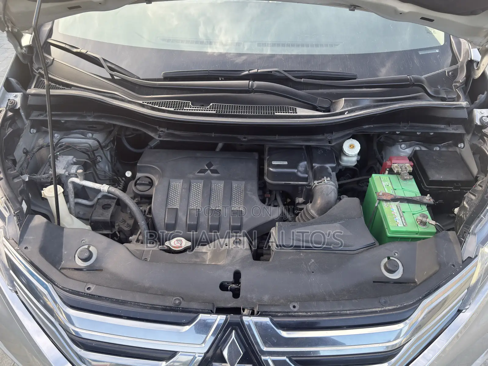 Mitsubishi Xpander Ultimate 2021 Silver