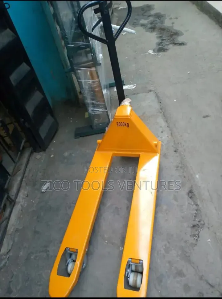3000kg Yellow Hydraulic Hand Pallet Truck.