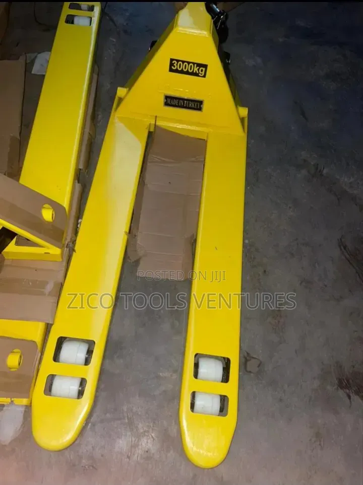 3000kg Yellow Hydraulic Hand Pallet Truck.