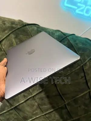 Laptop Apple MacBook Pro 2017 8GB Intel Core i5 SSD 256GB