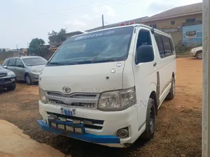 Toyota HiAce 2012 White