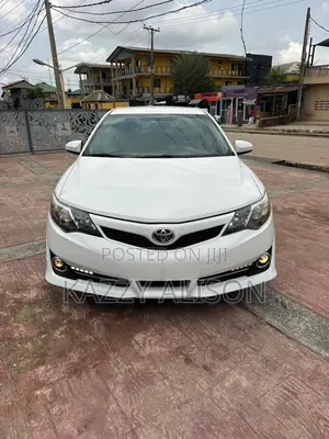 Toyota Camry SE 4dr Sedan (2.5L 4cyl 6A) 2014 White