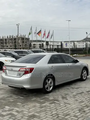 Toyota Camry SE Sport 4dr Sedan w/Prod. End 11/13 (2.5L 4cyl 6A) 2014