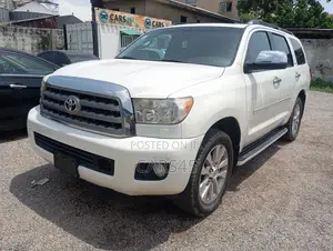 Toyota Sequoia Platinum 4dr SUV 4WD (5.7L 8cyl 6A) 2010 White
