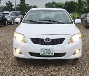 Toyota Corolla LE 4dr Sedan (1.8L 4 cyl 4A) 2009 White
