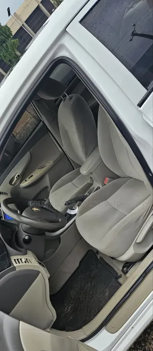 Toyota Corolla LE 4dr Sedan (1.8L 4 cyl 4A) 2009 White