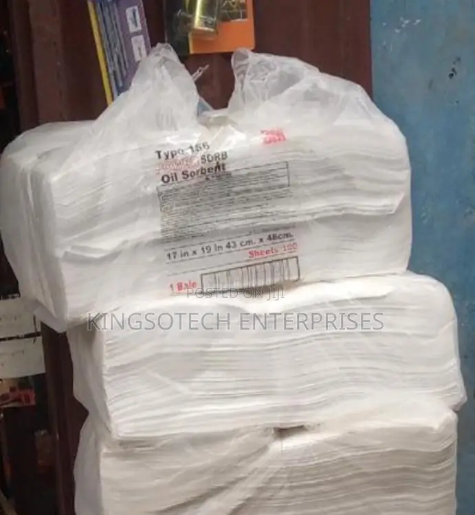 White Oil Absorbent Pads