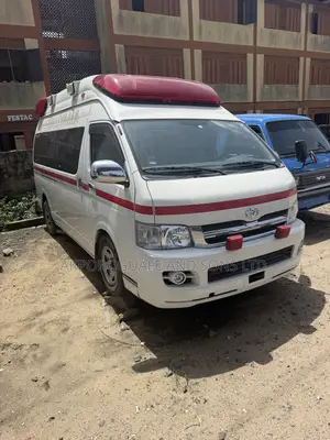 Toyota HiAce 2013 White