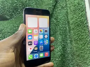 Apple iPhone SE (2020) 64 GB Black