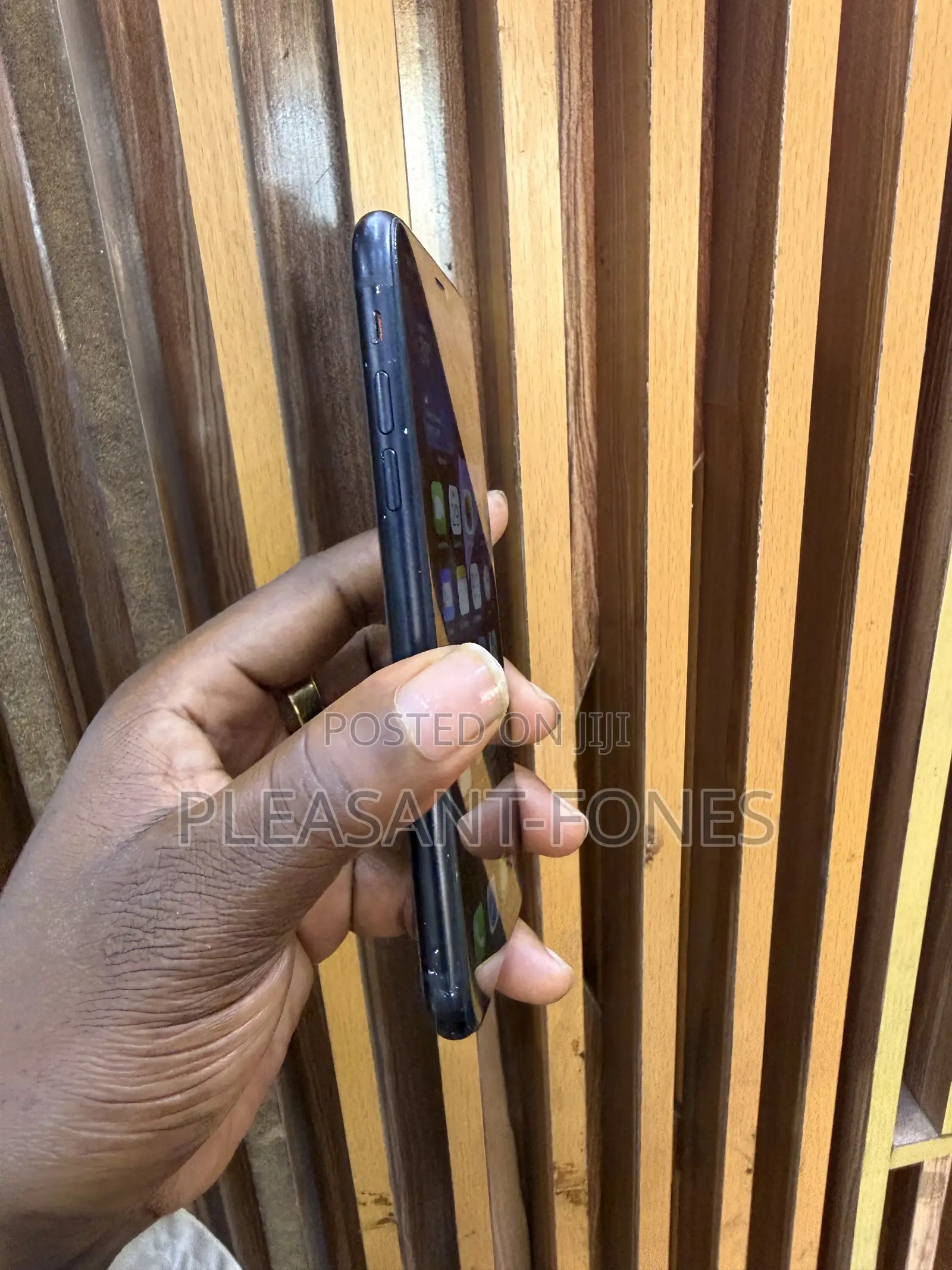 Apple iPhone XR 64 GB Black