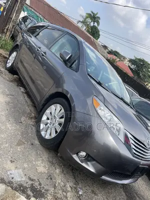 Toyota Sienna 2012
