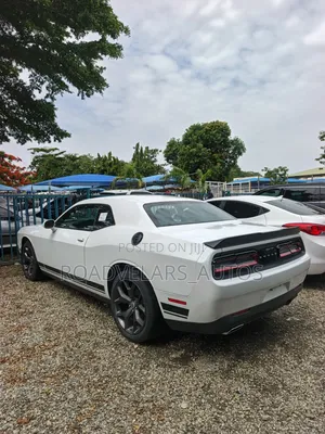 Dodge Challenger SXT RWD 2017 Silver