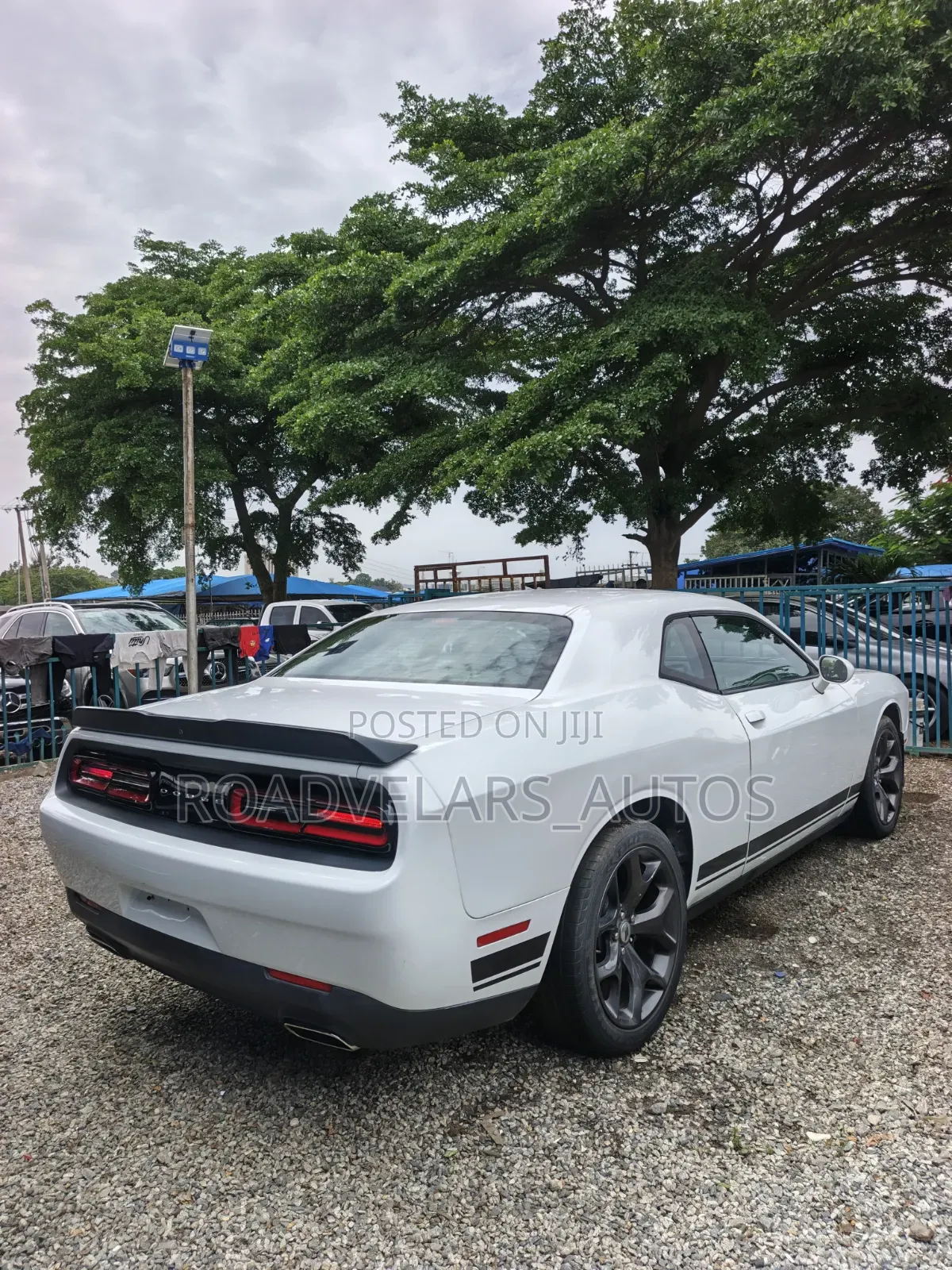 Dodge Challenger SXT RWD 2017 Silver