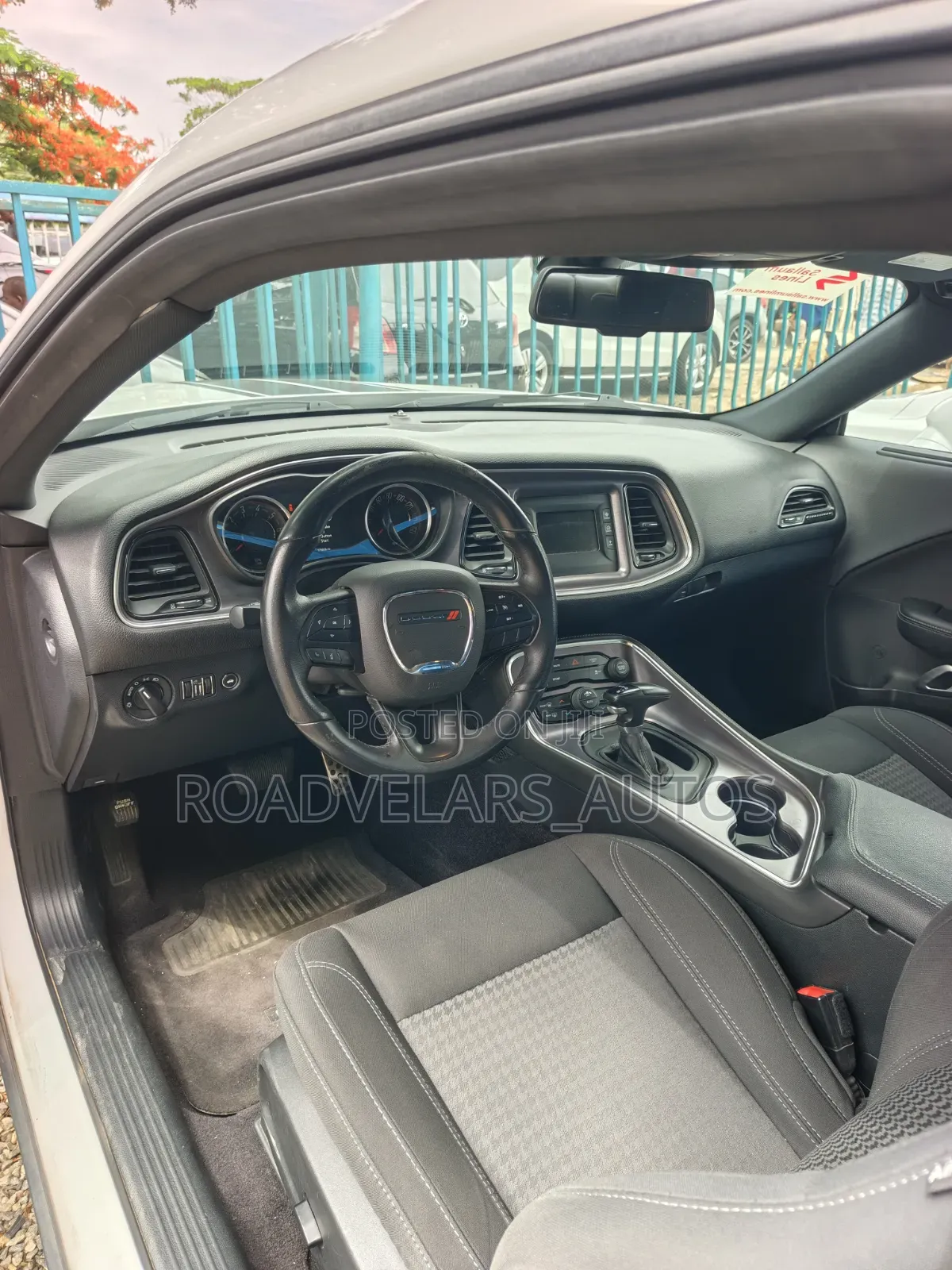 Dodge Challenger SXT RWD 2017 Silver