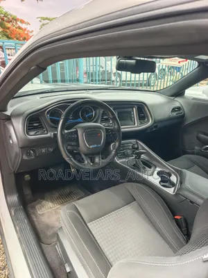 Dodge Challenger SXT RWD 2017 Silver