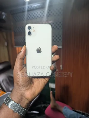 Apple iPhone 11 64 GB White