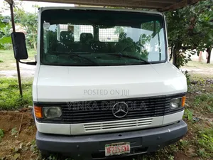 Mercedes Benz Tipping Truck 709d