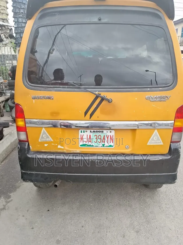Suzuki Every 2000 Yellow