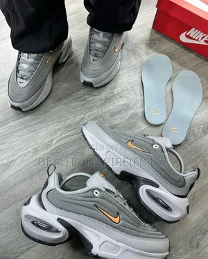 Nikeair Max Sneakers