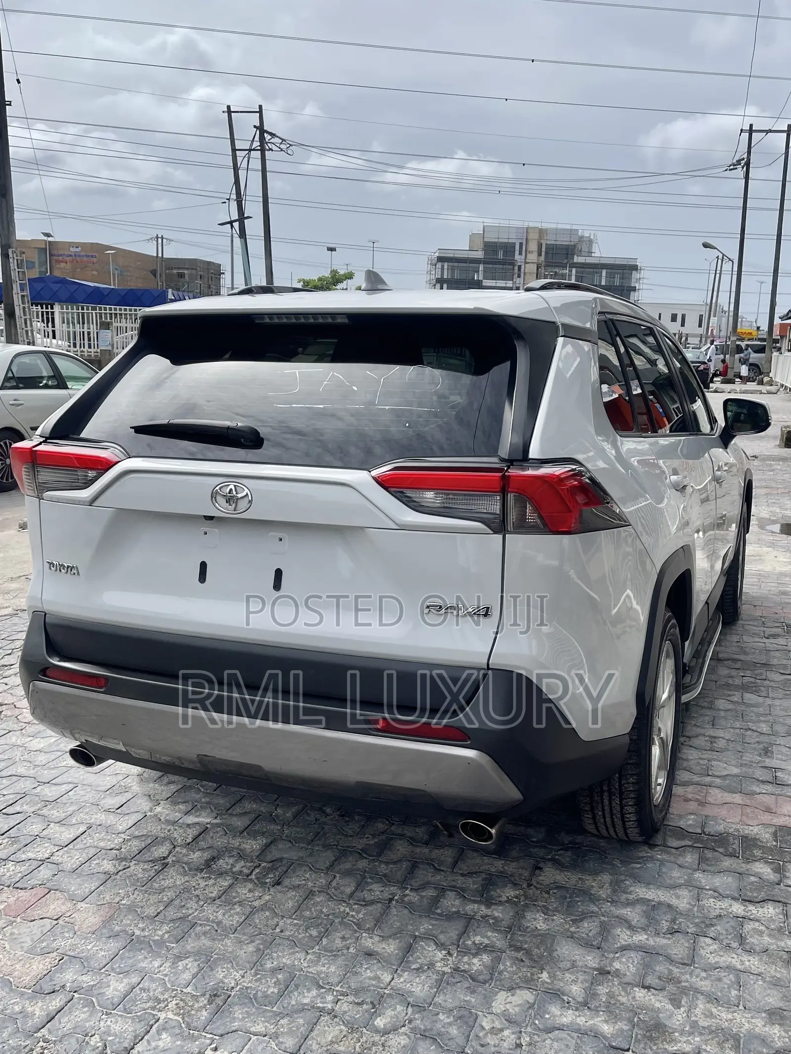 Toyota RAV4 XLE 2021 Gray