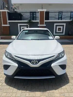 Toyota Camry 2018 White