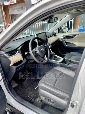 Toyota RAV4 XLE 2021 Gray