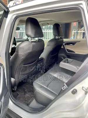 Toyota RAV4 XLE 2021 Gray