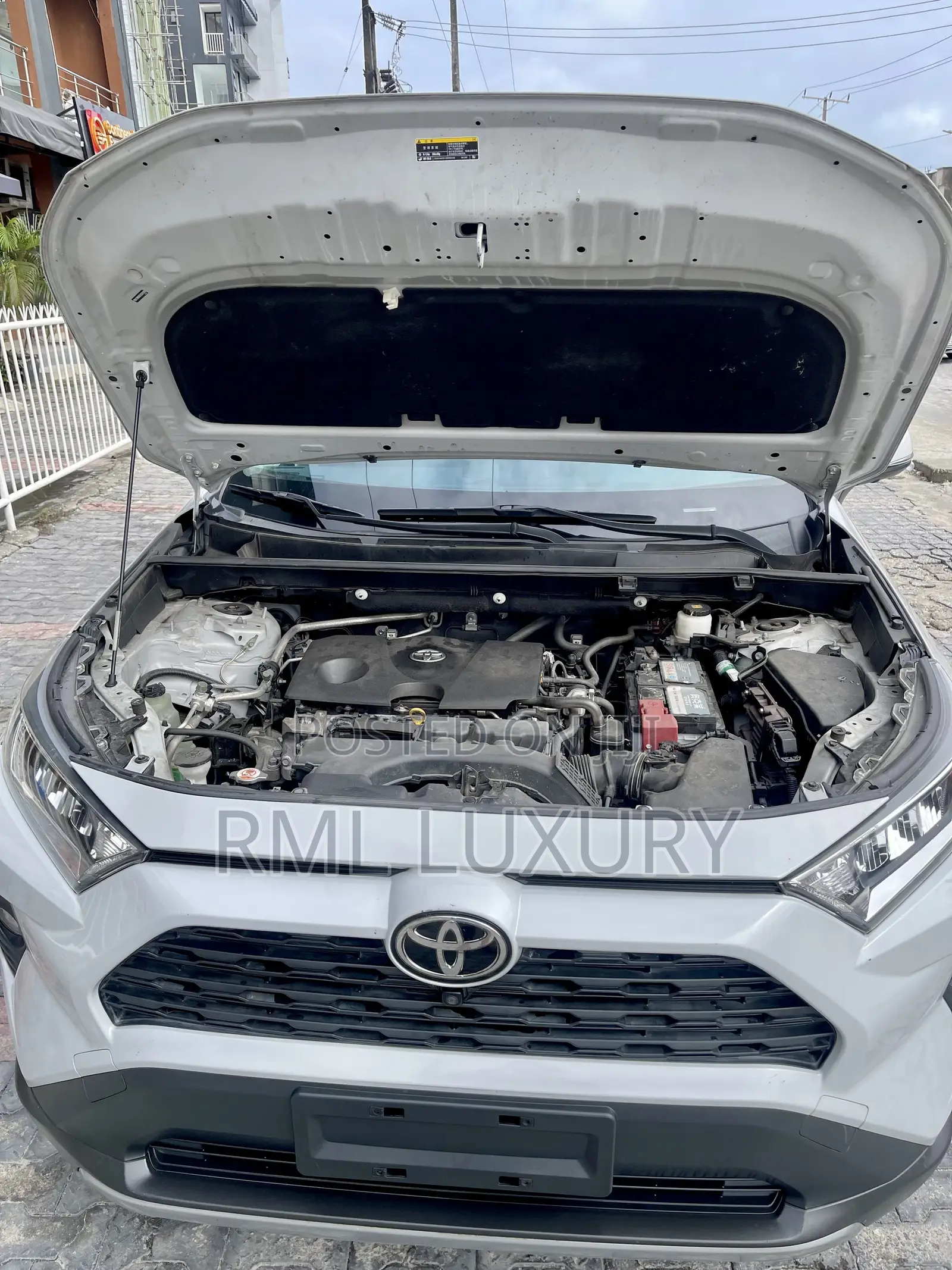 Toyota RAV4 XLE 2021 Gray
