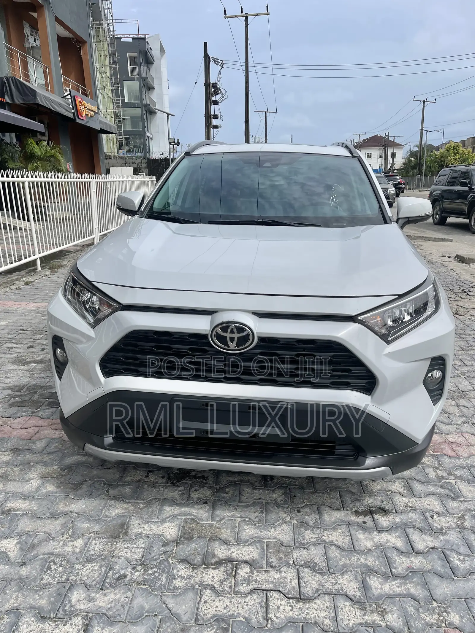 Toyota RAV4 XLE 2021 Gray