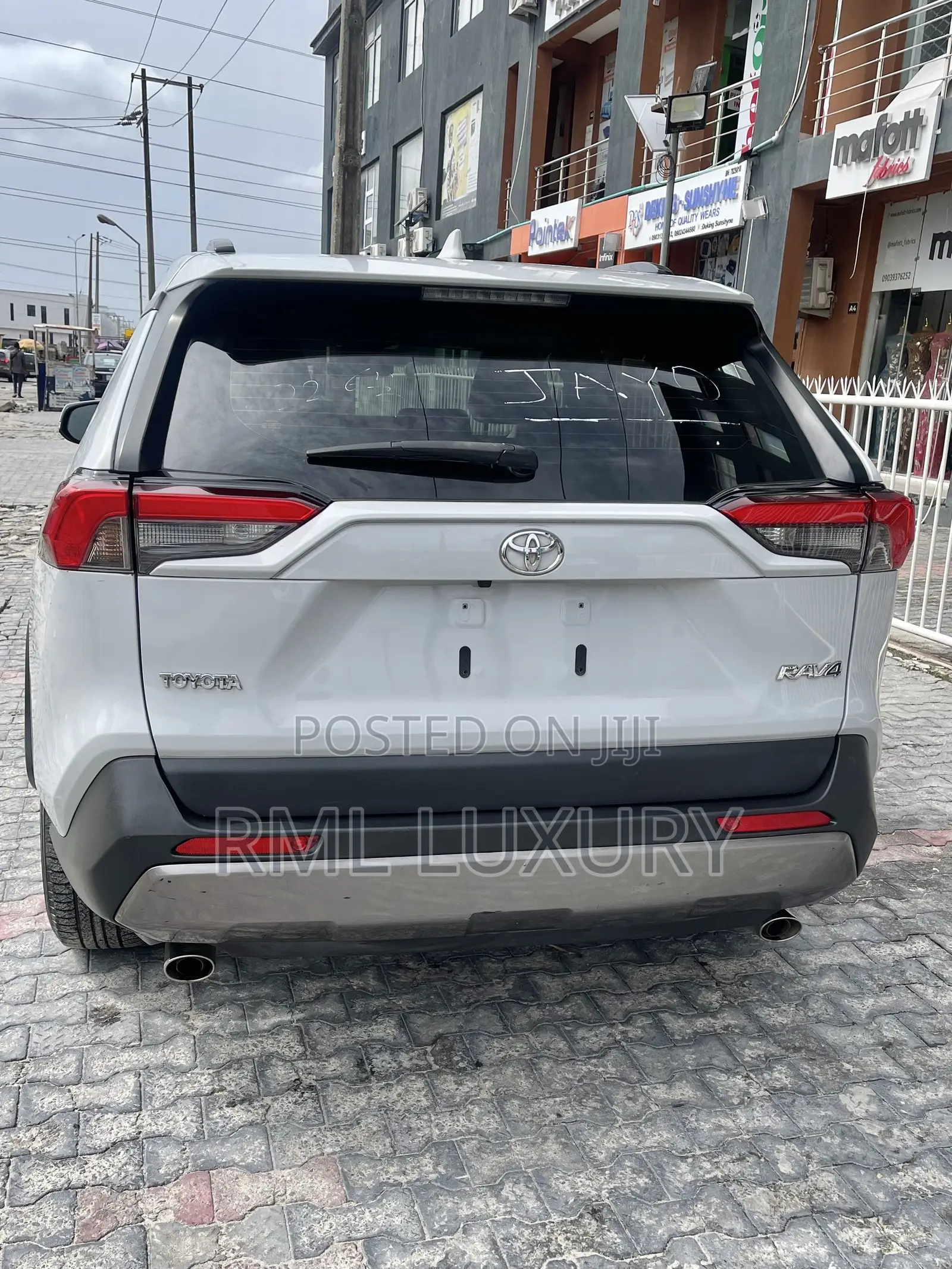 Toyota RAV4 XLE 2021 Gray