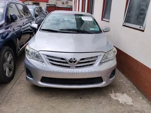 Toyota Corolla LE 4dr Sedan (1.8L 4cyl 4A) 2013 Silver