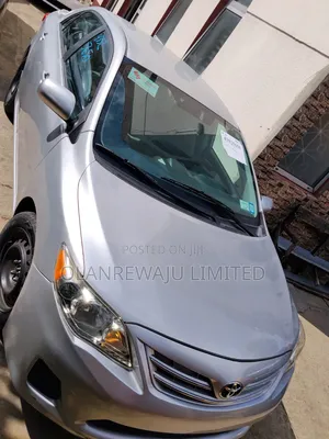 Toyota Corolla LE 4dr Sedan (1.8L 4cyl 4A) 2013 Silver