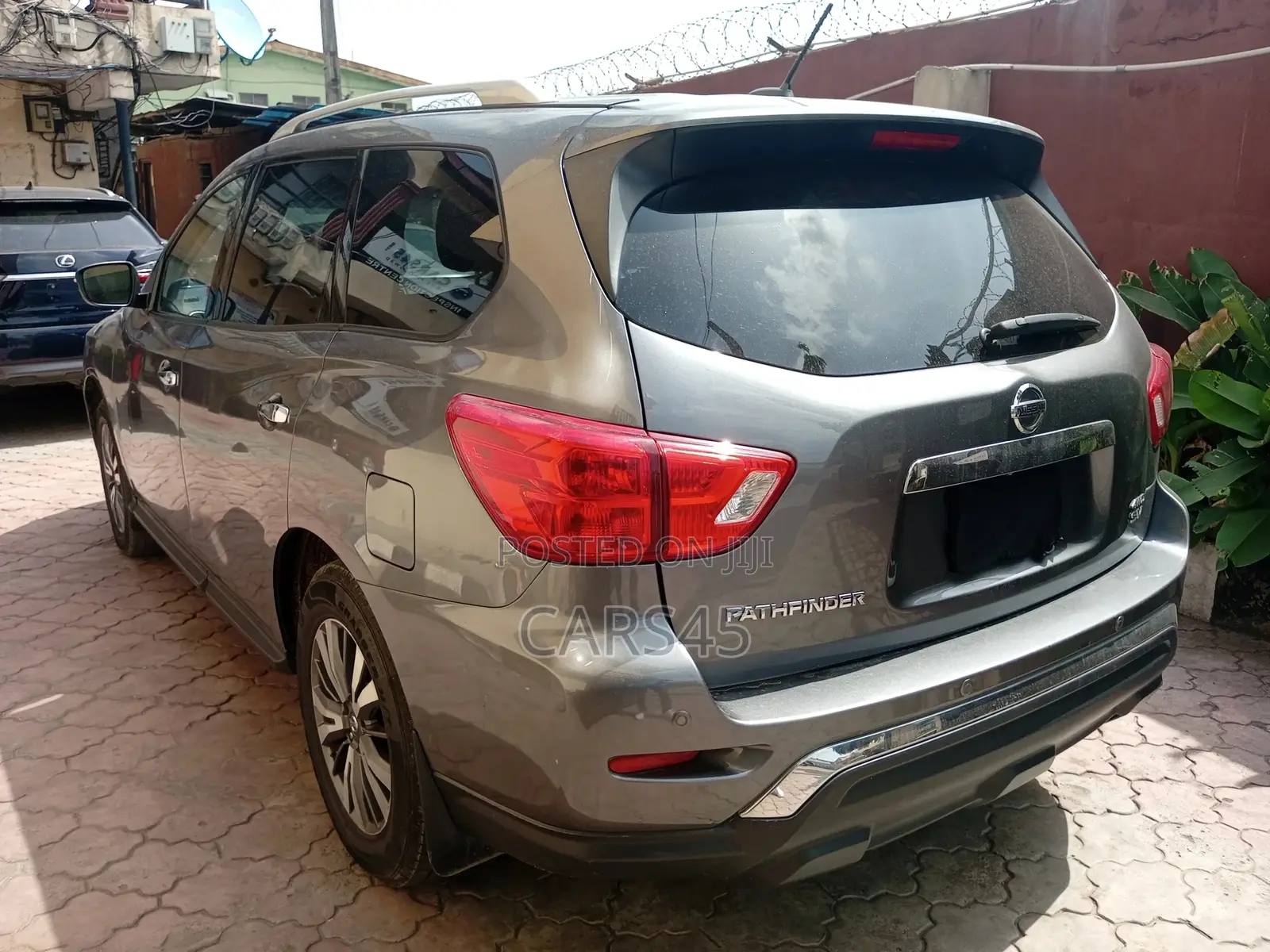 Nissan Pathfinder 2018 Gray